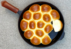 Cast Iron Dinner Rolls