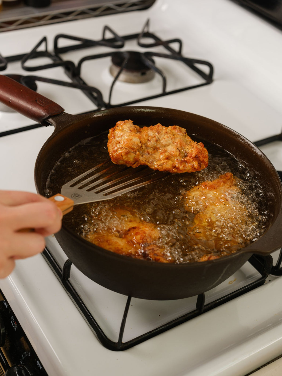 Frying chicken in the No.8 Deep Skillet